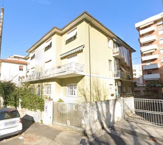 Box/posto auto in residenziale in Viale Cassa di Risparmio