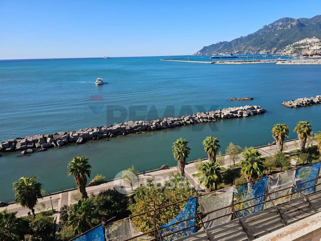 Appartamento in residenziale in Lungomare Trieste 112