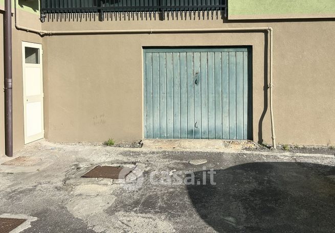 Garage/posto auto in residenziale in Via Tukory 1