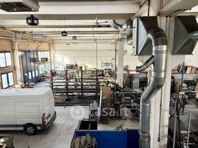 Capannone in commerciale in Via Sagittario