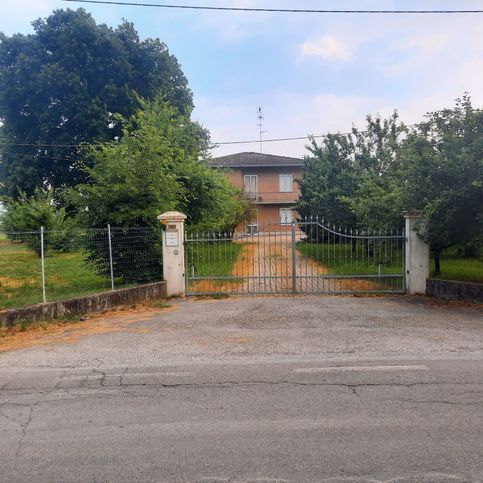 Casa indipendente in residenziale in Via Baccarini 17 B