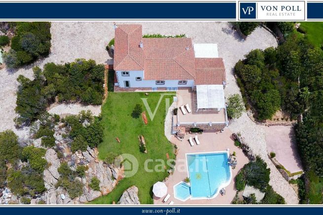 Villa in residenziale in Piazzetta del Cervo 1 -7