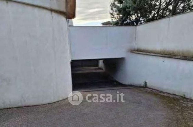 Box/posto auto in residenziale in Via Pietro Tacchini