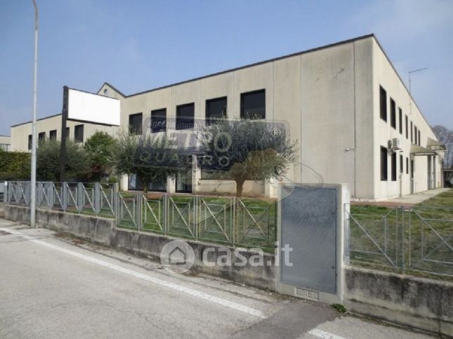 Capannone in commerciale in Via Monte Summano