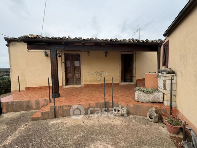 Casa indipendente in residenziale in 