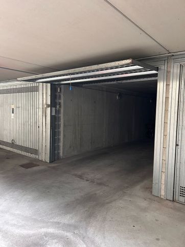 Box/posto auto in residenziale in Via Cassanese Nord