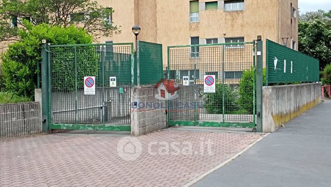 Box/posto auto in residenziale in Via Uruguay 32