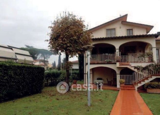 Casa bi/trifamiliare in residenziale in Via Jacopo Melani