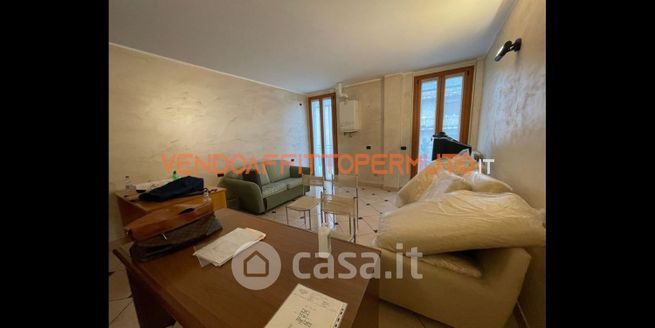Ufficio in commerciale in 