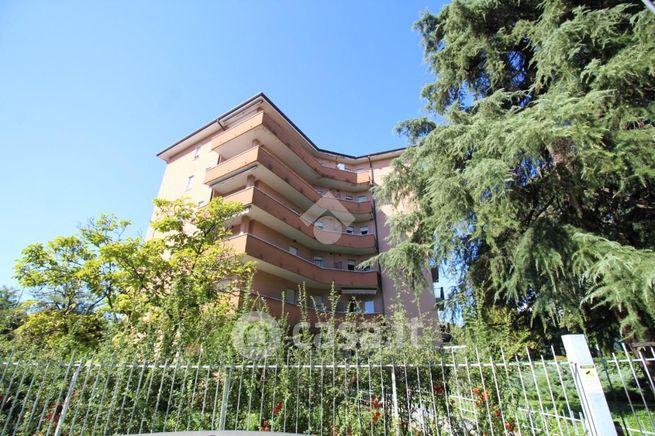 Appartamento in residenziale in Via F. Petrarca 9