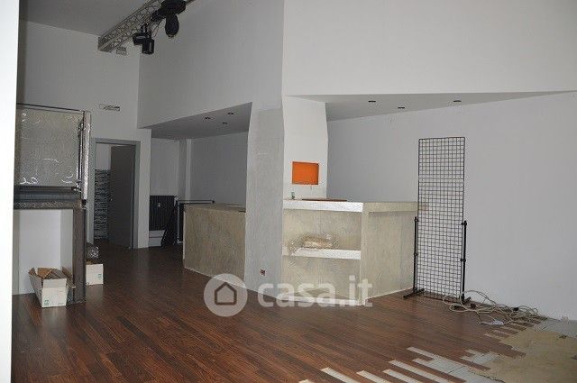 Attività/licenza (con o senza mura) in commerciale in Via Gian Pietro Puricelli 3