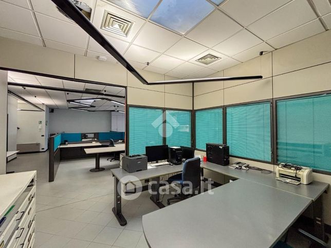 Ufficio in commerciale in Via Regina Pacis 1