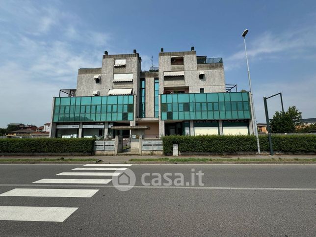 Ufficio in commerciale in Via Giovanni Falcone 43