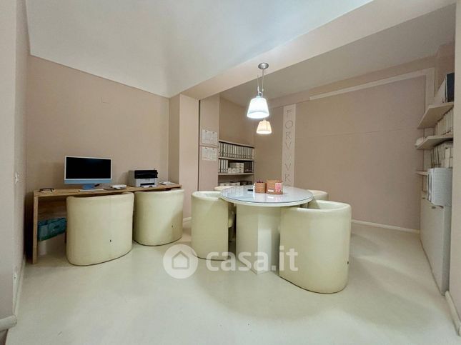 Ufficio in commerciale in 