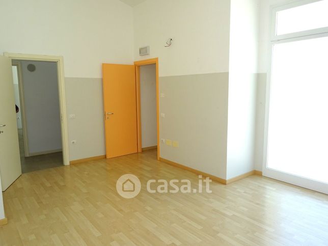 Ufficio in commerciale in 