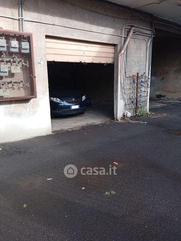 Box/posto auto in residenziale in Via C. Colombo 1