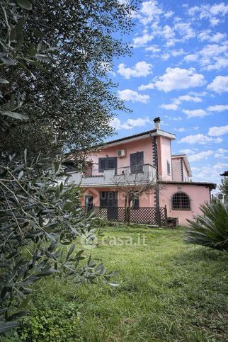 Casa bi/trifamiliare in residenziale in Via Fausto Gullo