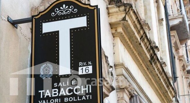 Attività/licenza (con o senza mura) in commerciale in 