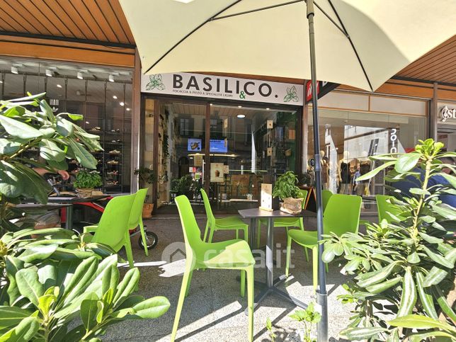 Attivitã /licenza (con o senza mura) in commerciale in Via Vittorio Veneto 5