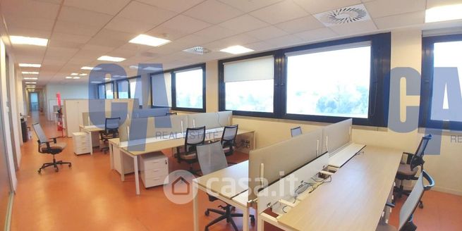 Ufficio in commerciale in Via Montefeltro