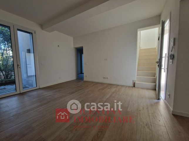 Appartamento in residenziale in Via Legione Antonini 26