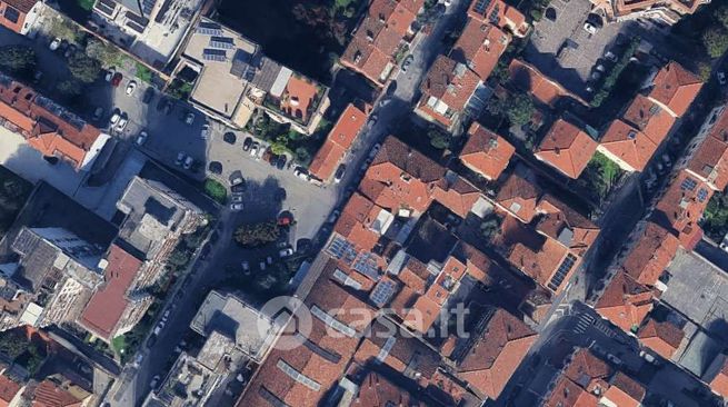 Ufficio in commerciale in Via Francesco Petrarca