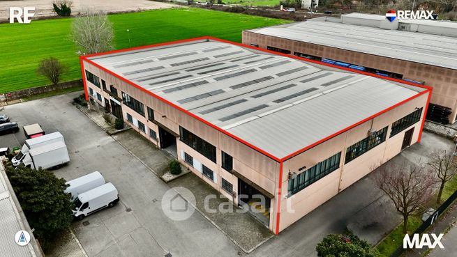 Capannone in commerciale in Via Molise 24