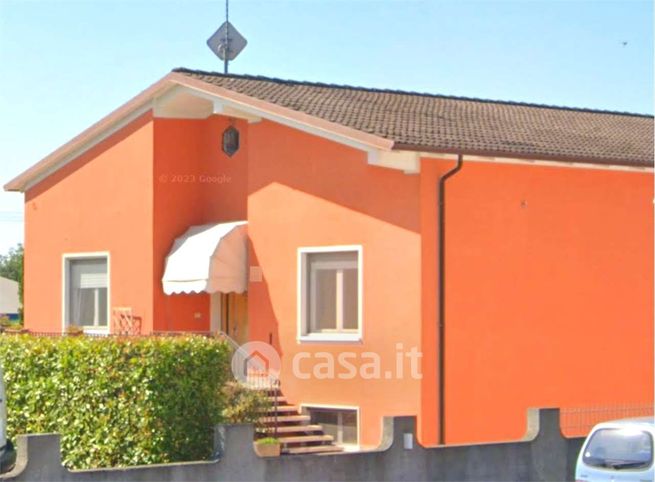 Casa indipendente in residenziale in Strada Statale Goitese