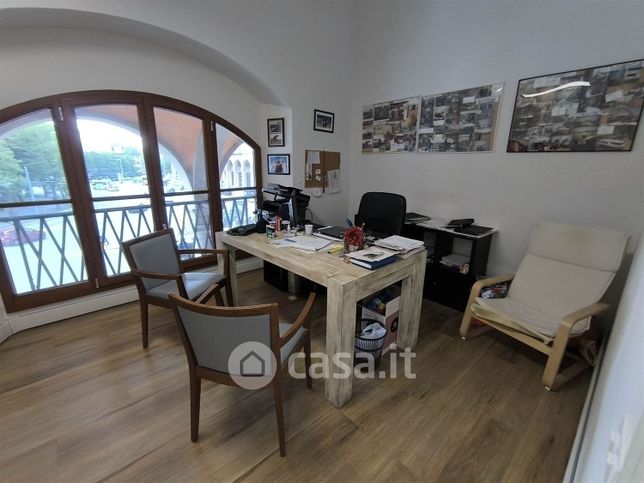 Ufficio in commerciale in 