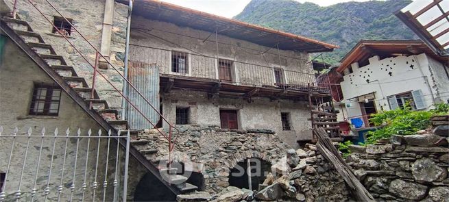 Rustico/casale in residenziale in Strada Statale 26 della Valle d'Aosta