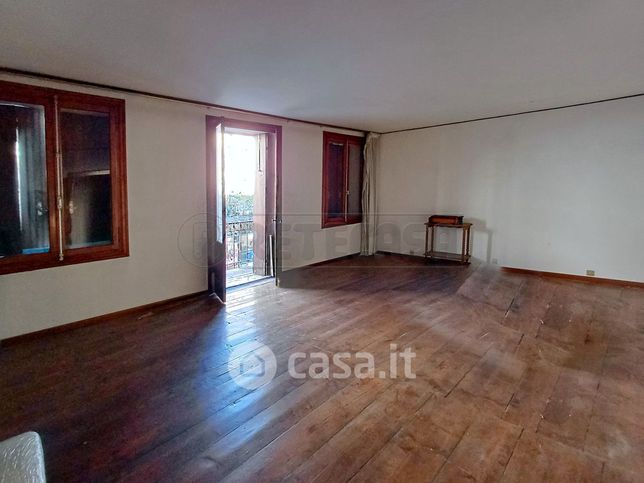 Casa bi/trifamiliare in residenziale in Via Lesina di Sopra 97