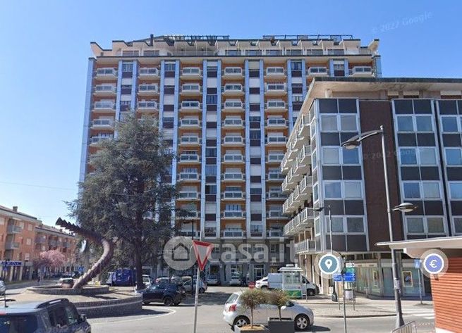 Ufficio in commerciale in Piazza Aimone Chioratti 4
