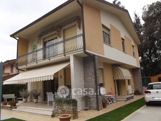 Casa bi/trifamiliare in residenziale in Via Giuseppe Mazzini