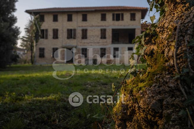 Rustico/casale in residenziale in 