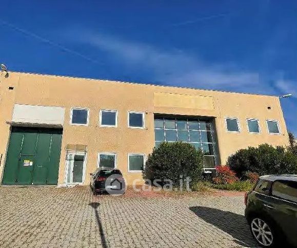 Capannone in commerciale in Via Monte Grappa 74