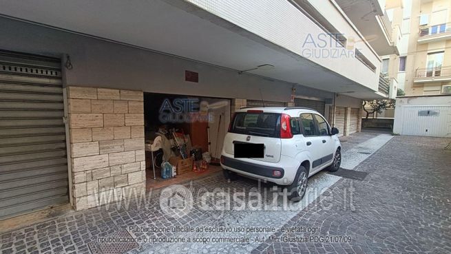 Garage/posto auto in residenziale in Viale Regina Elena 62