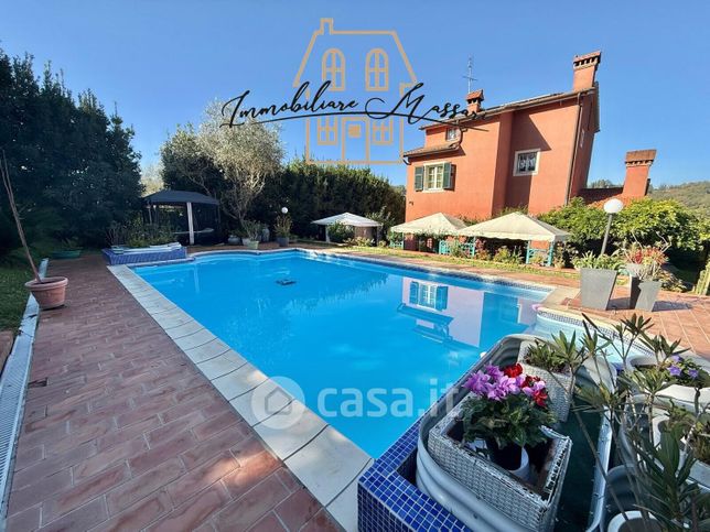 Casa indipendente in residenziale in 