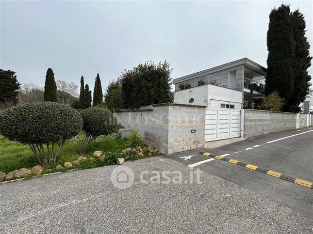 Villa in residenziale in Via Cristoforo Colombo