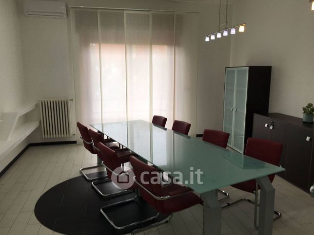 Ufficio in commerciale in 