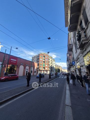 Attivitã /licenza (con o senza mura) in commerciale in Via degli Imbriani