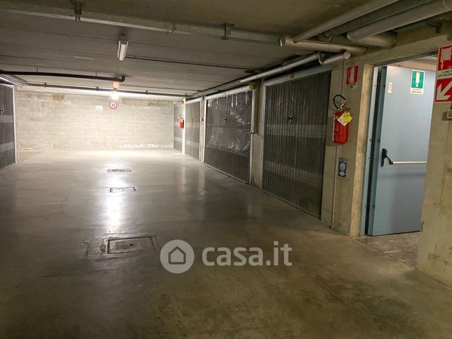 Garage/posto auto in residenziale in Largo la Foppa 4