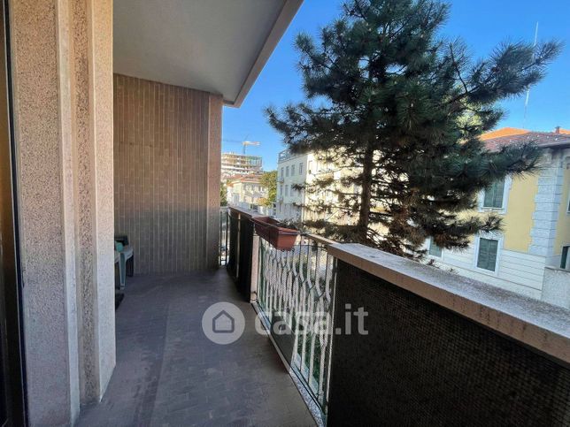 Appartamento in residenziale in Via Errico Petrella 3