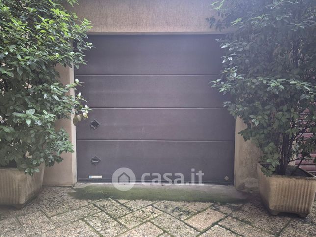 Garage/posto auto in residenziale in Via Macedonio Melloni 18