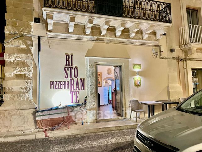 Attivitã /licenza (con o senza mura) in commerciale in Piazza Umberto I 44