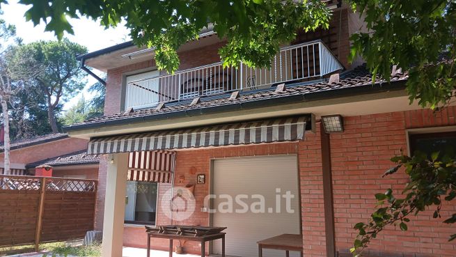 Casa bi/trifamiliare in residenziale in Via dei Cedri