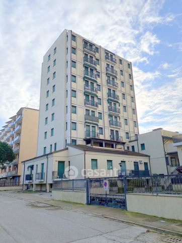 Appartamento in residenziale in Via Bernina 4