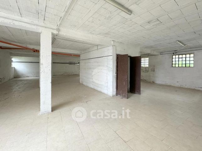 Capannone in commerciale in Via Giuseppe Mazzini 6