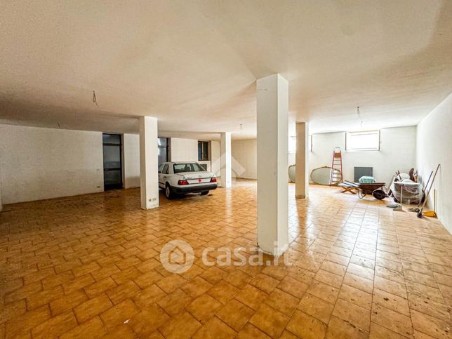 Capannone in commerciale in Via Oreste Bonfanti 18