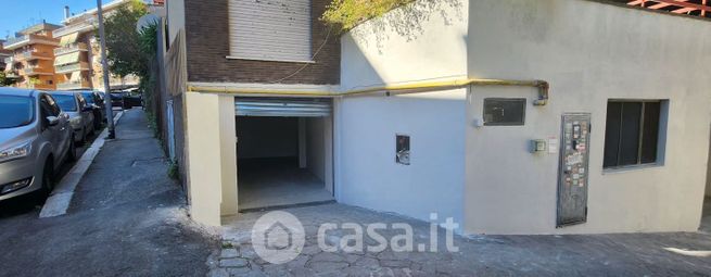 Box/posto auto in residenziale in Via Antonio Silvani