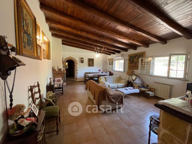 Casa indipendente in residenziale in Via Merano